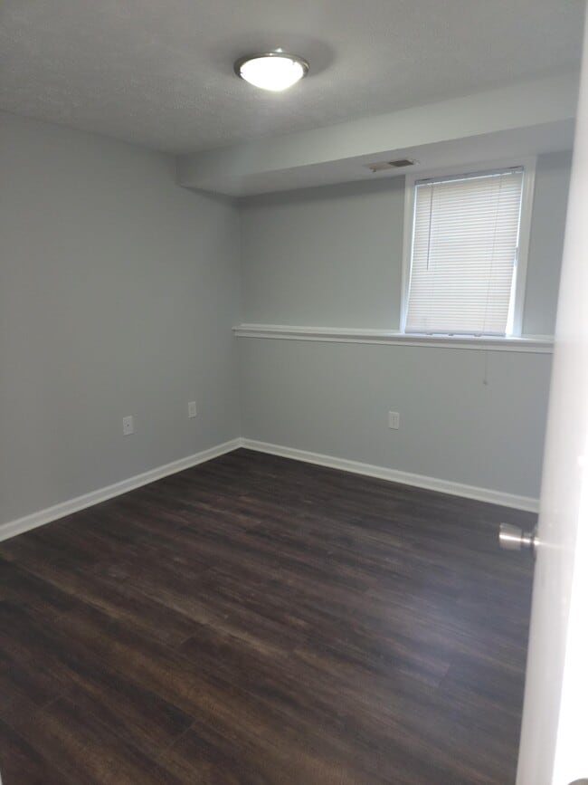 Building Photo - 9387 Horse Castle Ct