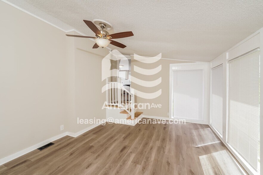 Building Photo - 487 6th Ave SW