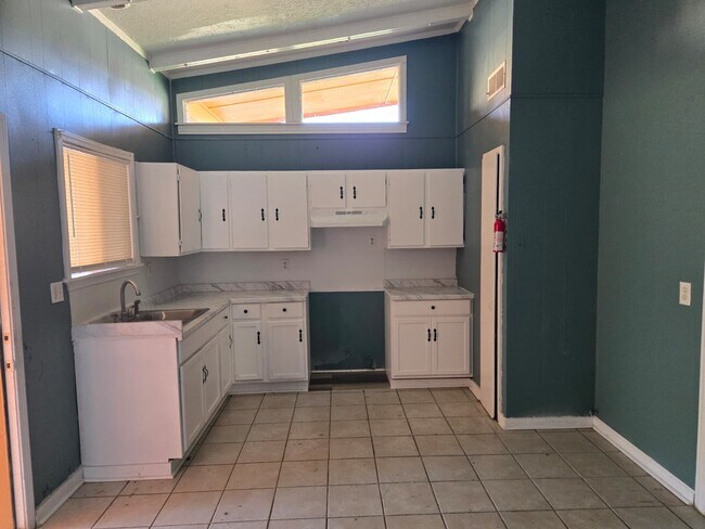 Building Photo - 5301 Queen Mary Ln