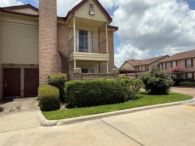 Primary Photo - 2120 El Paseo St