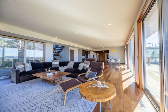 Building Photo - 11988 Cabana Shores Dr