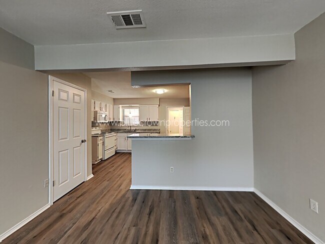 Building Photo - 652 S Rogers Rd