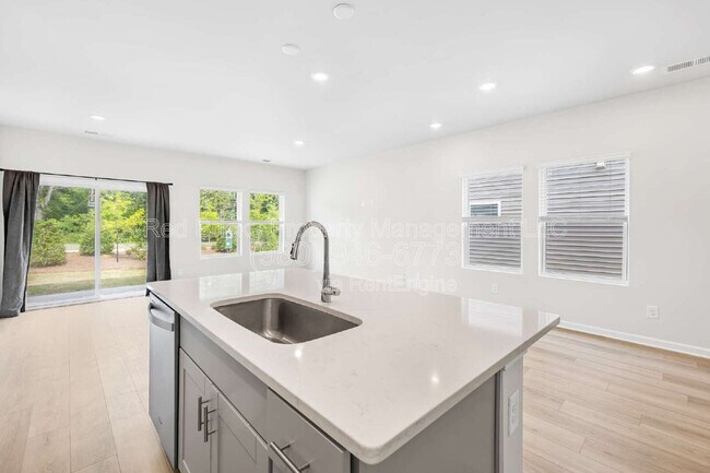 Building Photo - 2220 Belterra Dr