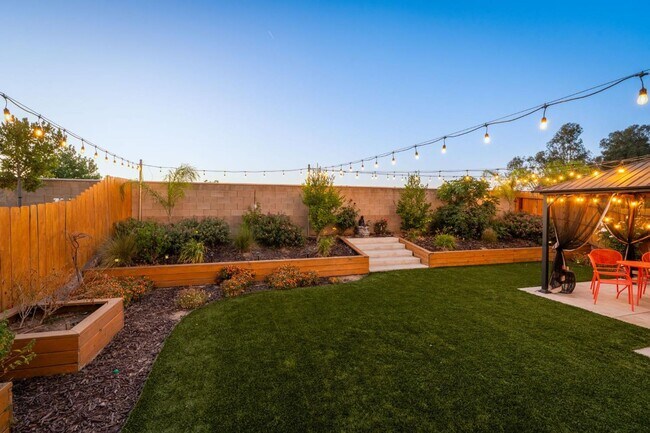 Building Photo - Copper River Canvas on the Bluffs! 4B/3BA ...