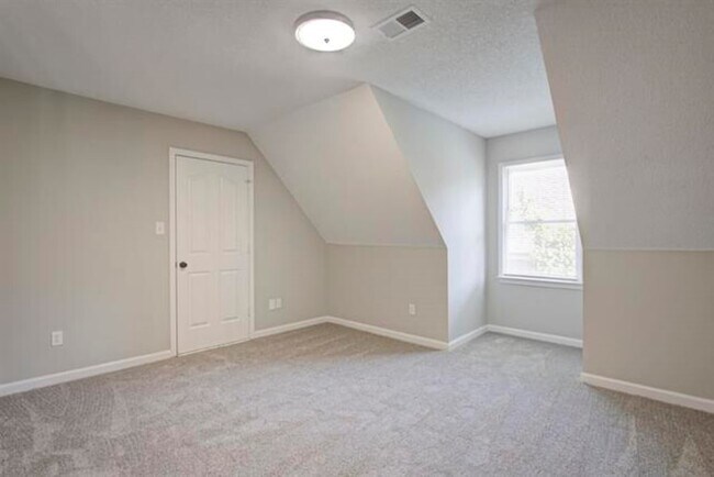 Building Photo - 1359 Winoka Rd