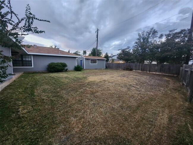 Building Photo - 302 Burning Tree Dr