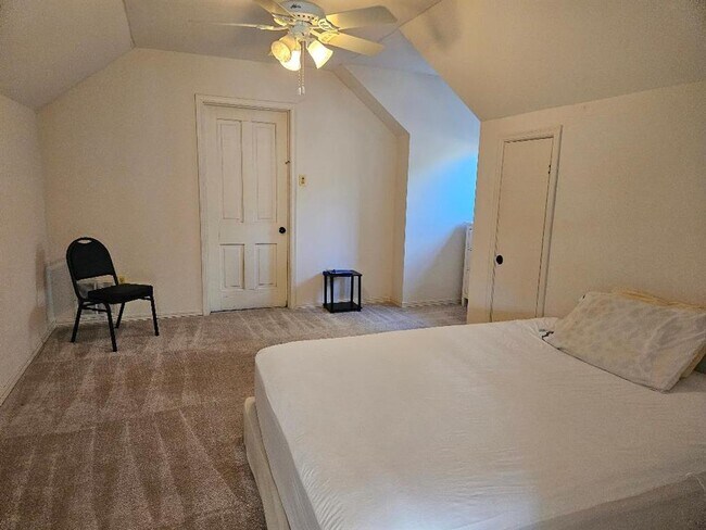 Building Photo - 710 N Avenue C