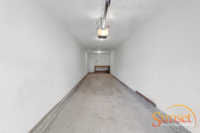 Building Photo - 2058 Reed Ave
