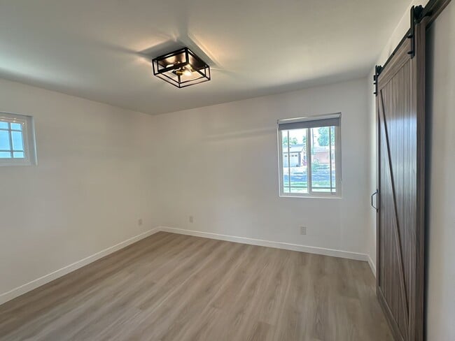 Building Photo - Spacious 3 Bed 3 Bathoom in Long Beach