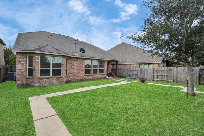 Building Photo - 17510 Woodfalls Ln