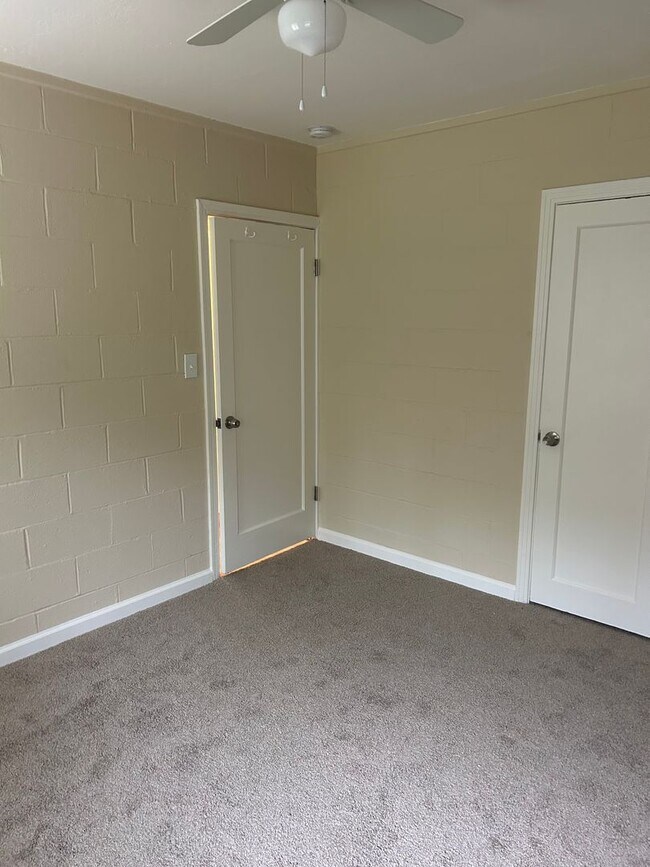 Building Photo - Adorable home in San Carlos with large yard