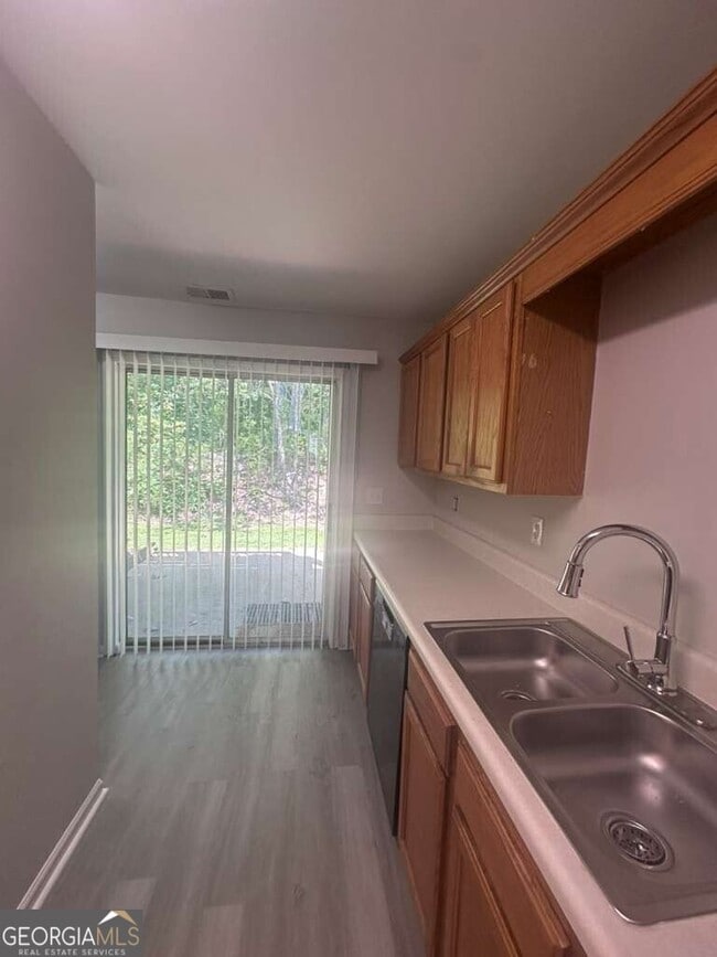 Building Photo - 400 Stonehaven Cir