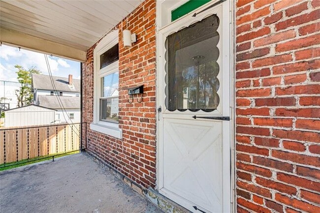 Building Photo - 212 Penn St