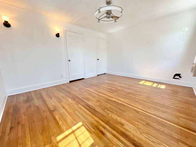Building Photo - 45 65th Pl