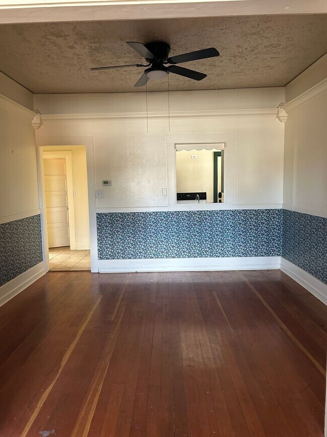 Building Photo - 1-Bedroom, 1 bath in Quiet 4-Plex near Ivywild