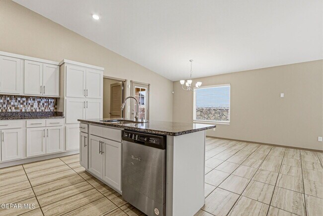 Building Photo - 14937 Tierra Isaiah Ave