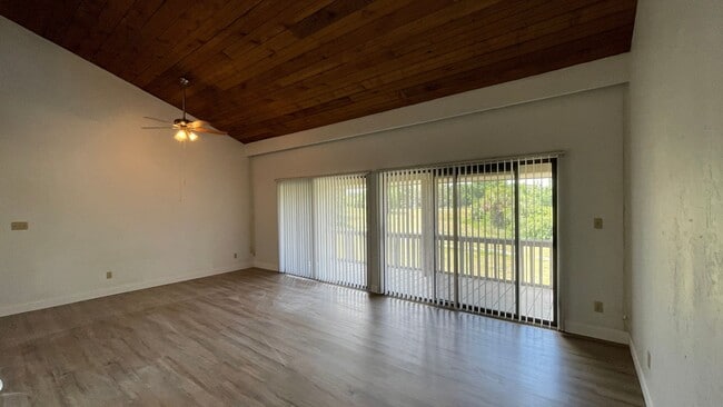 Building Photo - Priced Right!1 Bed 1 Bath Condo in Grenele...