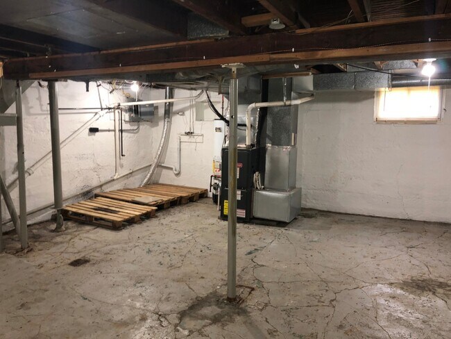 Building Photo - 3406 Robinwood Dr