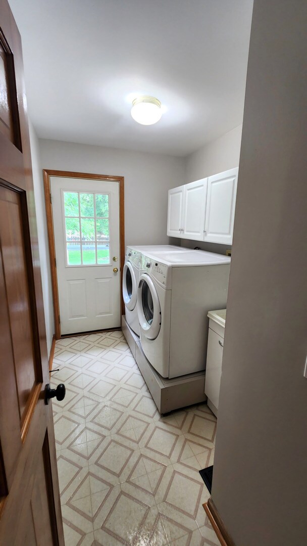 Building Photo - 3467 Charlemaine Dr