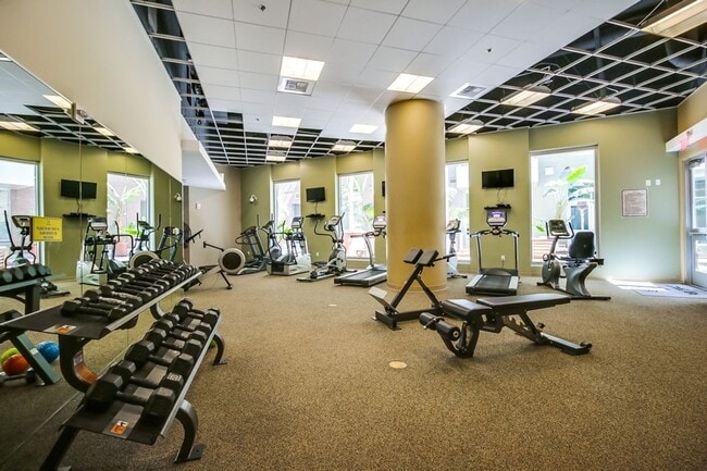 Building Photo - Beautiful Condo Adjacent to Petco Park - P...