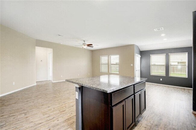 Building Photo - 21716 Windmill Ranch Ave