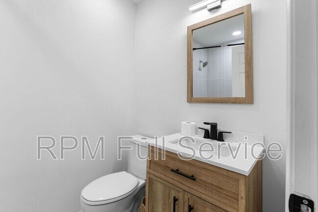 Building Photo - 1025 42nd Ave N