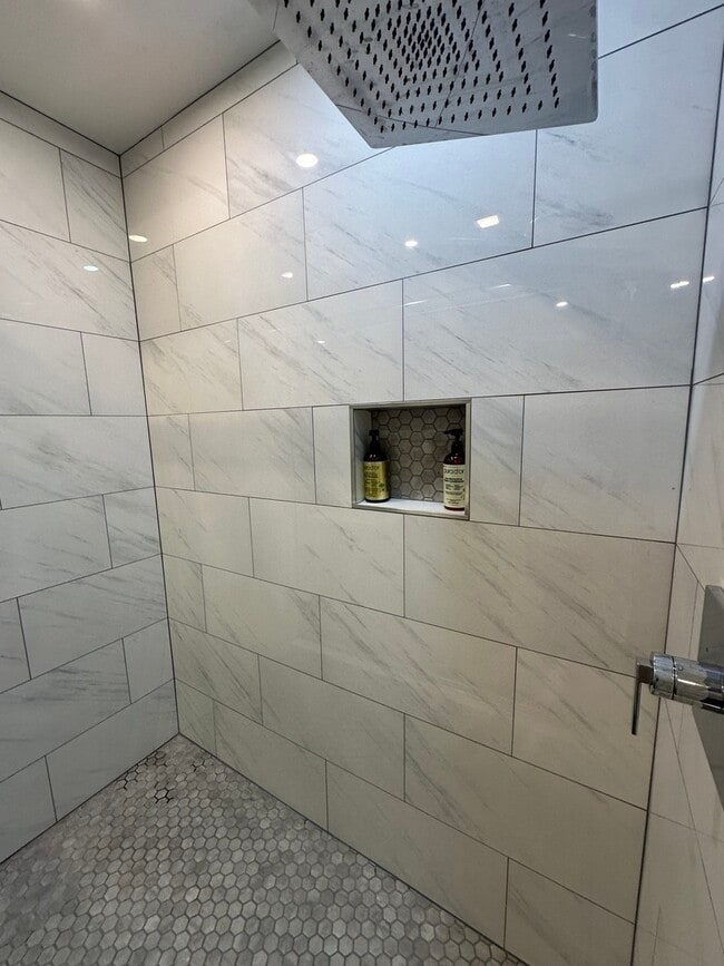 Building Photo - 2402 W McLean Ave