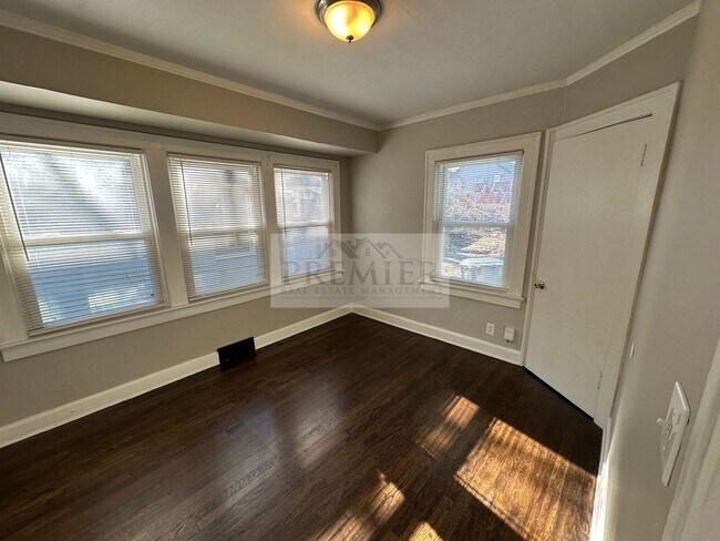 Building Photo - 5830 Tracy Ave