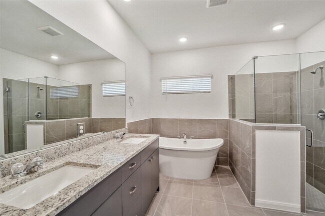 Building Photo - 11943 Pondwood Dr