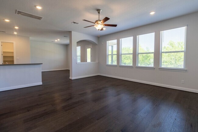 Building Photo - Stunning two story 4 bedroom with den and media/ game area in Pflugerville!