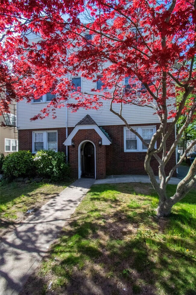 Building Photo - 840 Seaman Ave
