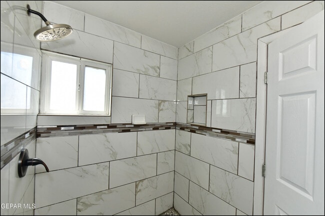 Building Photo - 908 Bolivia St