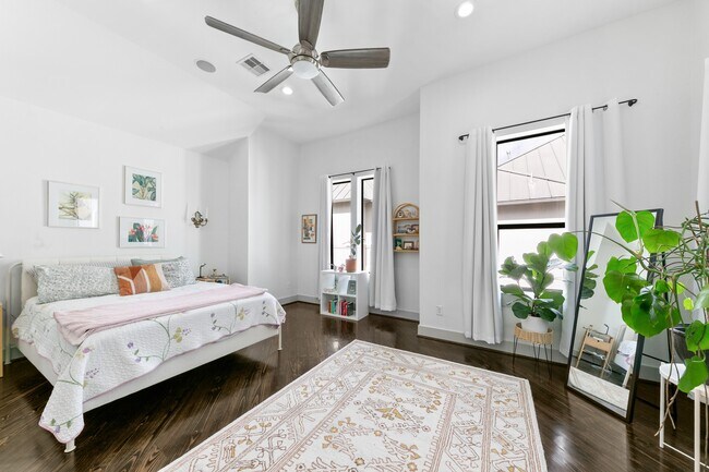 Building Photo - 1807 Dart St