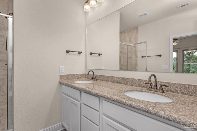 Building Photo - 5069 Peach Dr