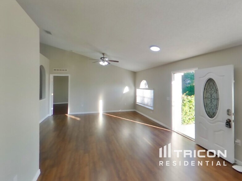 Building Photo - 9297 Oak Grove St