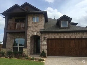 Building Photo - 2300 Lynbridge Cir