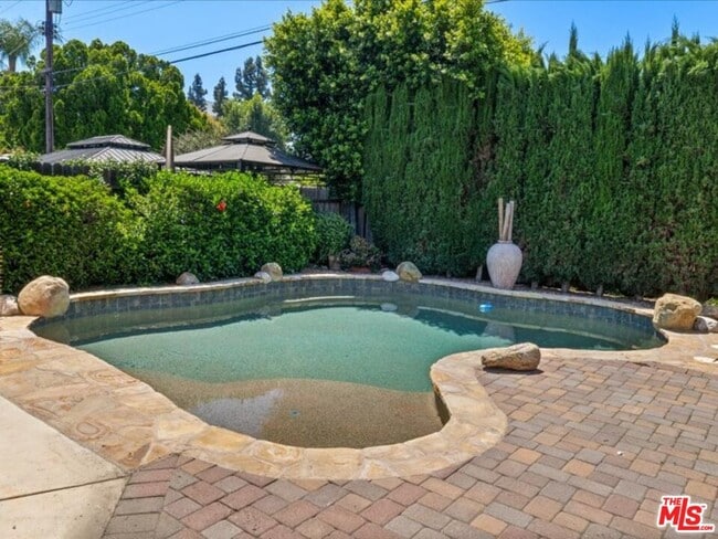 Building Photo - 14552 Hesby St