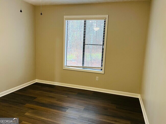 Building Photo - 145 Pine Terrace