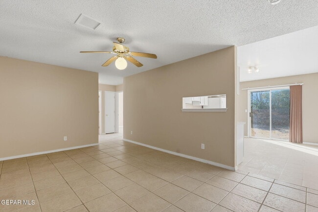 Building Photo - 3413 Yellow Rose St