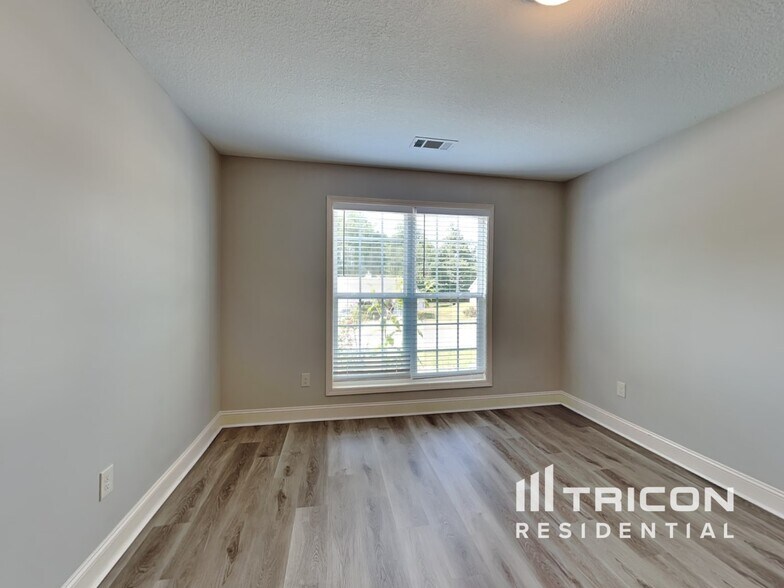 Building Photo - 507 Embassy Walk