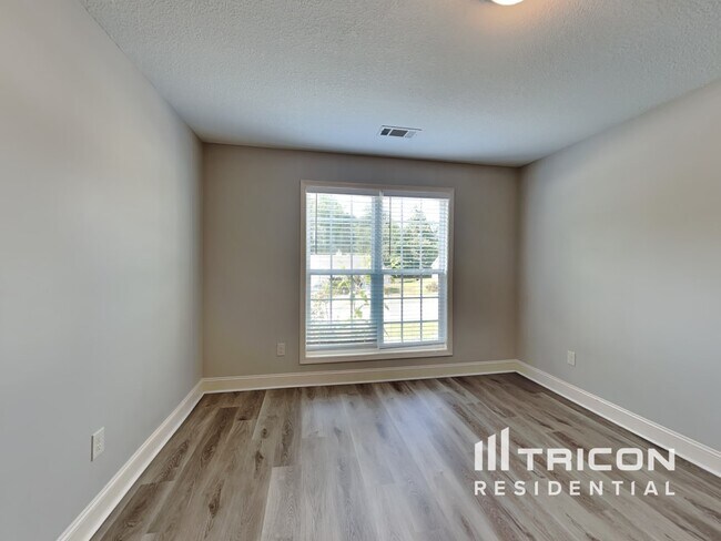 Building Photo - 507 Embassy Walk