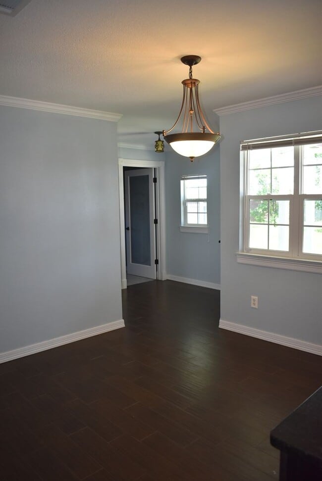 Building Photo - Beautiful Remodeled Home with 3 Bedrooms a...