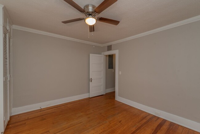 Building Photo - 2 bed/1 bath house for rent on Central Ave...