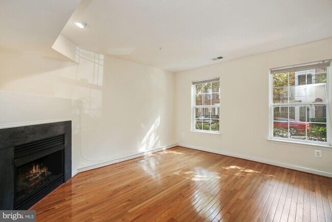 Building Photo - 207 Garden View Way