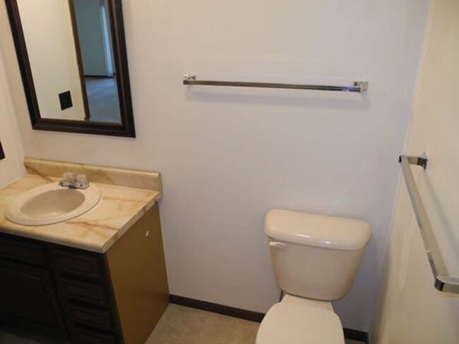 Building Photo - *Stone Gate Apartments - Advertising