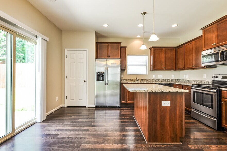 Building Photo - 1417 Ujamaa Dr