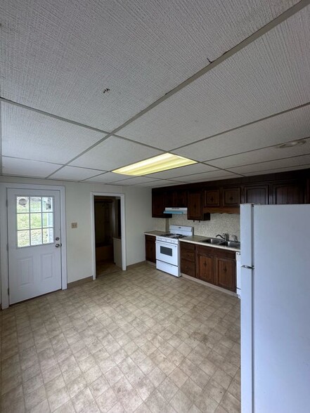 Building Photo - 41 W Field St