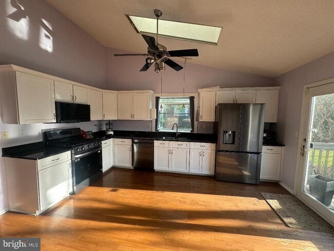 Building Photo - 18 E Countryside Dr