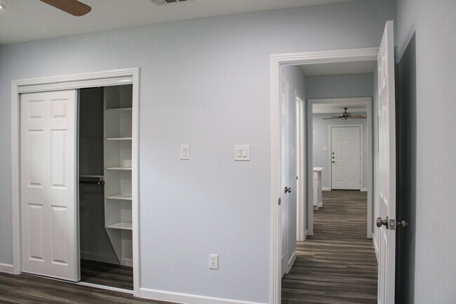 Building Photo - OLMOS PARK TERRACE DUPLEX