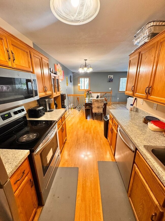 Building Photo - Gorgeous 3 Bedroom, 2 Full Bathroom Townhome in Desirable Location